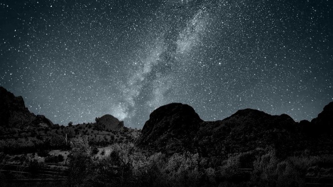 现在既然全靠雷达了，为啥伊以炸来炸去都要在晚上？